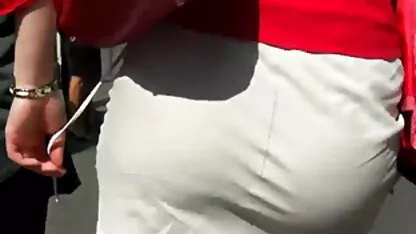 Presentatie van een sexy blondje in een oma hunt porn mooie