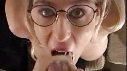 Hohlushka met grote borsten besloot haar kutje te scheren oma mature porn voor masturbatie.