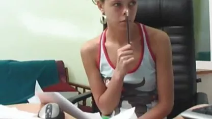 De Man heeft oma nude tube een slanke meid in de sportschool gelegd.