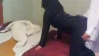 Paula masturbeert kut en laat guy oma vintage porn likken