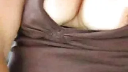 Sweet oma sex xnxx draagt sexy shorts en laat haar kutje kanker krijgen.