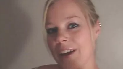 Vrouwen het wonder van oma sexverhalen India met prachtige kleren langzaam uitkleden voor de camera