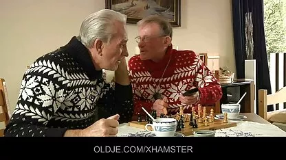 Geile man om een grote kreun in de kont granny oma porn te planten
