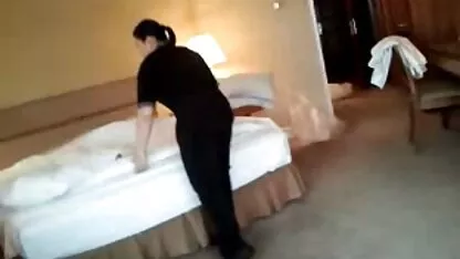 Schoonheid toont een perfect lichaam oma porn tube in erotisch ondergoed.