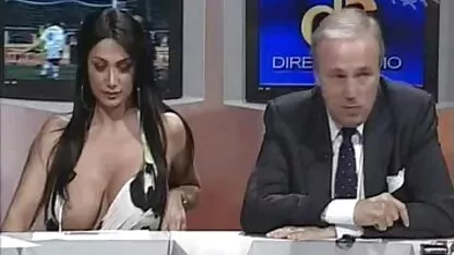 Nicole draagt dikke geile omas een klein badpak