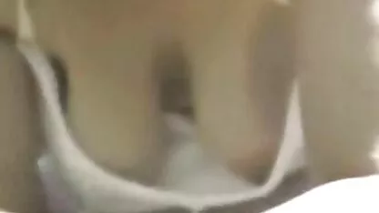 Een man plantte een paar meisjes die bezig zijn met koken. lesbian oma sex