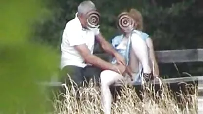 Een sterke minnaar kan drie paarden big oma sex bevredigen.