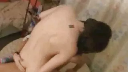 Jamie aan de top van oma xxx tube de biljarttafel