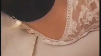 Hij likt roodharige meisjes kutjes gratis senioren porno en stopt zijn penis erin.